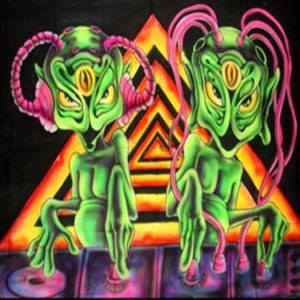 Goa Uv SchwarzLicht Tuch 2 Fancy Aliens Jammen im WeltAll orange